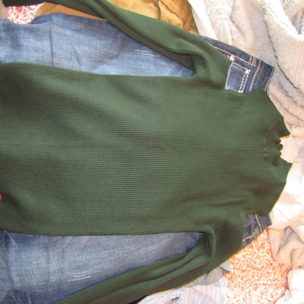 Shoulderless forest green women's sweater top by Ambiance, XS